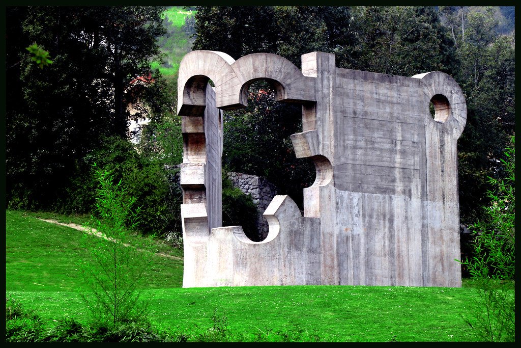 The official town hall and the Basque Government eventually came out on top. They commissioned artwork by Chillida, imbued with peace symbolism. In 1987, they created a Centre for Peace Studies,  @GGogoratuz and in 1998, they created a Peace Museum,  @museodelapaz .