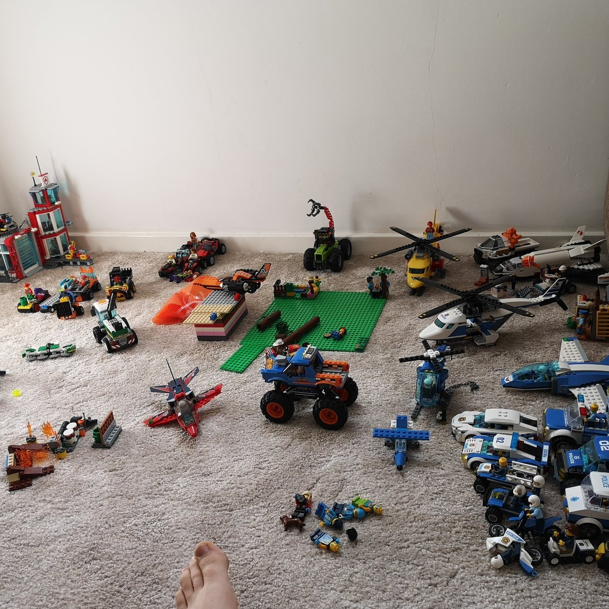 Hey @LEGO_Group I think my 5yr old is loving life today.
#legosunday
#lockdown