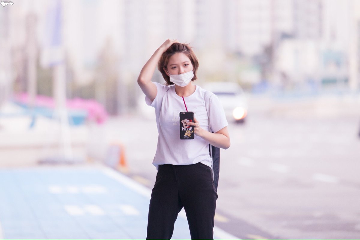Jeongyeon in white tee; a very important thread