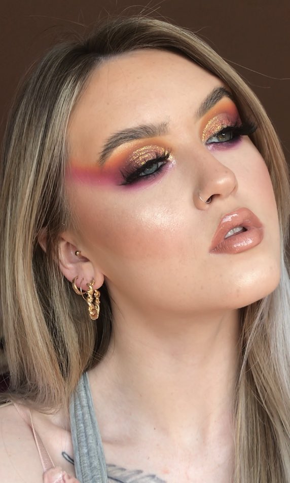 Sophh_0's tweet photo. Fave look so far during lockdown🧡
@litcosmetics glitter in ‘California soul’🤩
Instagram https://t.co/XvWDC7G041 

Big chunky hoop earrings from @boohoo ❤️❤️

#beautybay #jeffreestarprlist #lockdownLook #makeupartist #InstantInfluencer #StayHome #instamakeup #beauty #makeup https://t.co/M9oJaEd0U0
