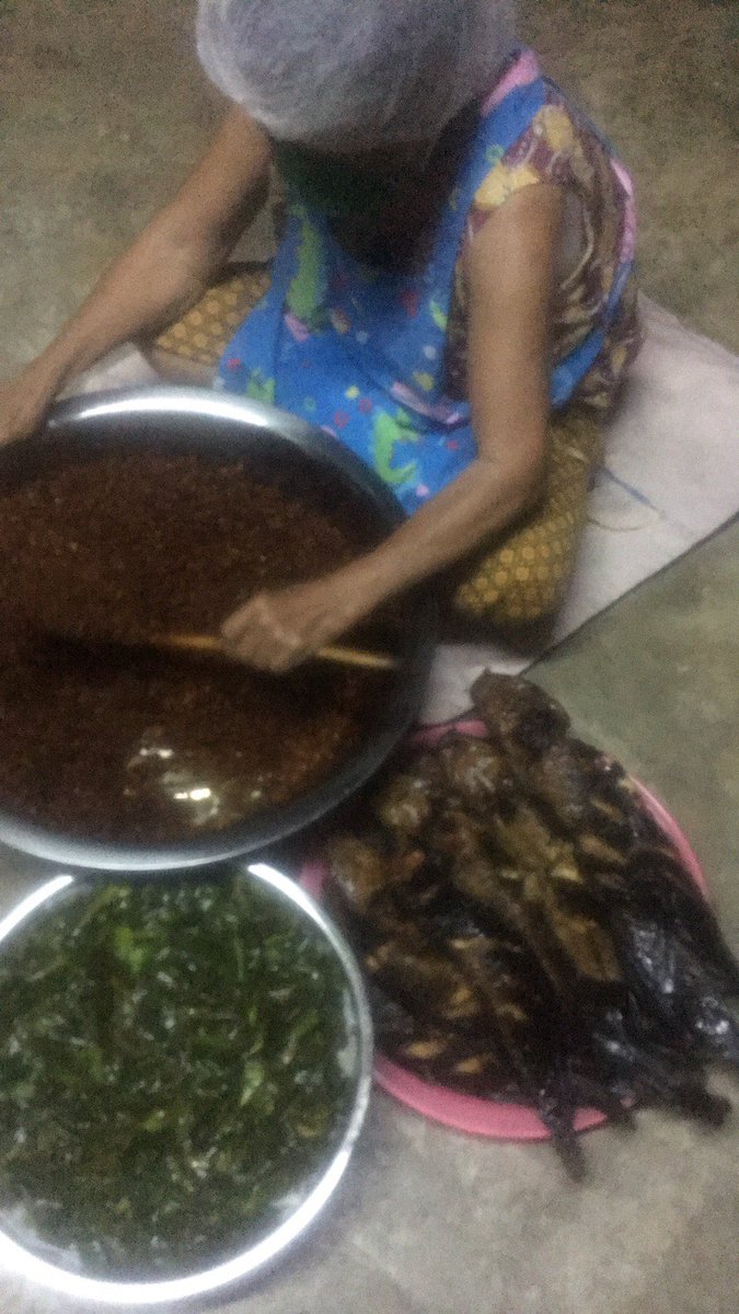 NawapornNoon's tweet image. ทุกคน ช่วยเราซื้อหน่อยนะคะ เราสงสารแม่ 😢🙏🏻
วันนี้นั่งรอออเดอร์ทั้งวันเลย แกเอาแต่คอยถามว่ามียังลูก ไม่รู้จะตอบยังไงเลยค่ะ สงสารแกมาก งานก็โดนพัก เพราะโควิด  น้ำพริกปลาดุกย่างอร่อยๆ ปลาดุกเน้นๆ เครื่องปลุกธรรมชาติ อร่อยแน่นอนค่า กระปุกละ15 บาท 10แถม 1 
 #แกงเขียวหวาน250