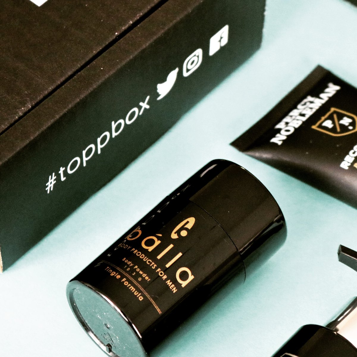 jointoppbox's tweet photo. Have you tried a body powder? The @ballaformen tingle formula leaves your skin dry, soft and smelling great

#toppbox #subscriptionbox #groomingbox #grooming #skincare #dapper #gentleman #shaving #bodycare #haircare #fragrance #cologne #menshealth #mensfitness #beardcare https://t.co/WYfIN0QxiN