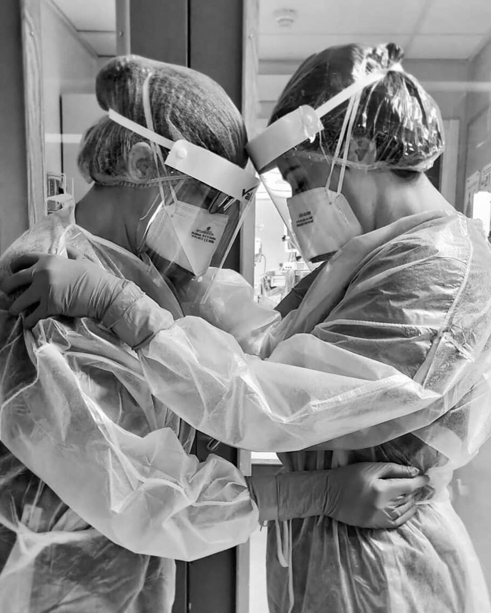 mancuniangirl's tweet image. This photo is so powerful! 2 amazing nurses, embracing themselves to take care of covid-19 patients. Big thanks to all who are at the frontline taking care of poorly patients.
#stayhome #helpthem