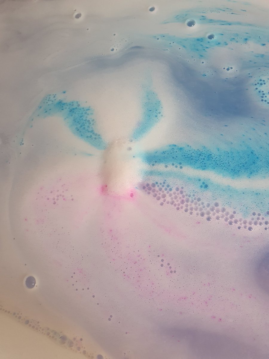sterose87's tweet photo. 'Cute But Psycho'' from Darkness &amp; Sparkles 🥰💀🛀💣  #cutebutpsycho #darknessandsparkles #bathbomb #bathbombs #bathbomber #metrosexual #sunday #chilling #bath #relax #purple #blue #bubbles #sundayfunday #sundayvibes https://t.co/FwJtbriJ9w