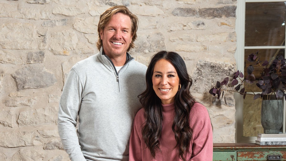 magnolia's tweet photo. Tonight’s the night! 🙌 Watch Magnolia Presents: A Look Back &amp; A Look Ahead on @DIYNetwork at 5/4p CT. It will feature a look back at a few of our favorite #FixerUpper episodes and a look ahead at what’s to come on the Magnolia Network. See you there! #MagnoliaNetwork https://t.co/kLWiurmIEU