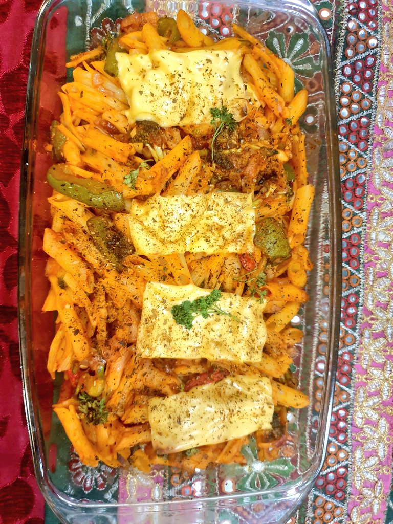 RituRathaur's tweet photo. In case you all thought I didn't cook anything today 😍
Baked Veg pasta in red sauce &amp; Momos ')
Ek dum desi style 
#lockdowneffect 
#FoodSwag https://t.co/U6HzqchEq9