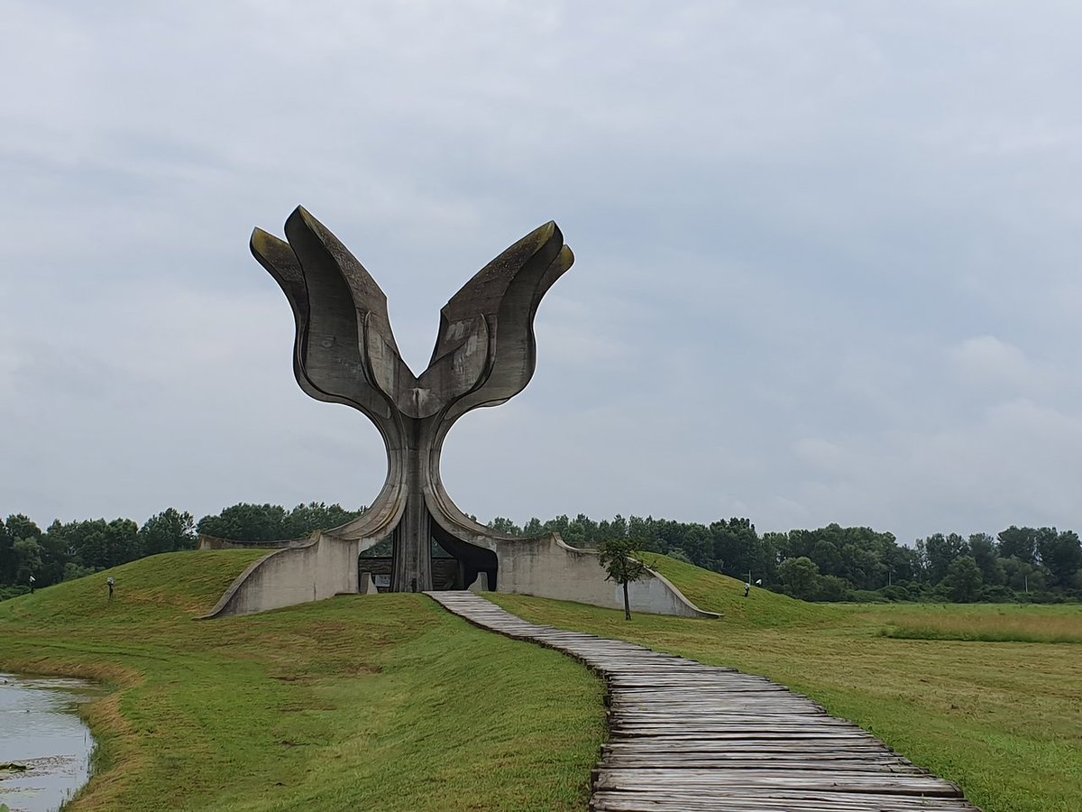 italyinbih's tweet photo. Prije 75 godina oslobođen je logor #Jasenovac. Da se ne ponovi. Nikada i nigdje.
Commemorazione della liberazione del campo di concentramento di Jasenovac, 1945. #Maipiù , da nessuna parte
The #Jasenovac concentration camp was liberated 75 years ago.
#NeverAgain
#NowhereAgain https://t.co/c2diLvB1AX