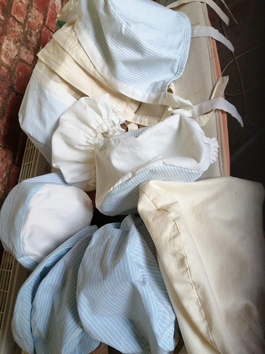 CommunityUnity4's tweet image. 🧵Huge thank you to the 4 local ladies currently making Hats and Masks for the Project to deliver to the local Hospital and Care Homes🧵