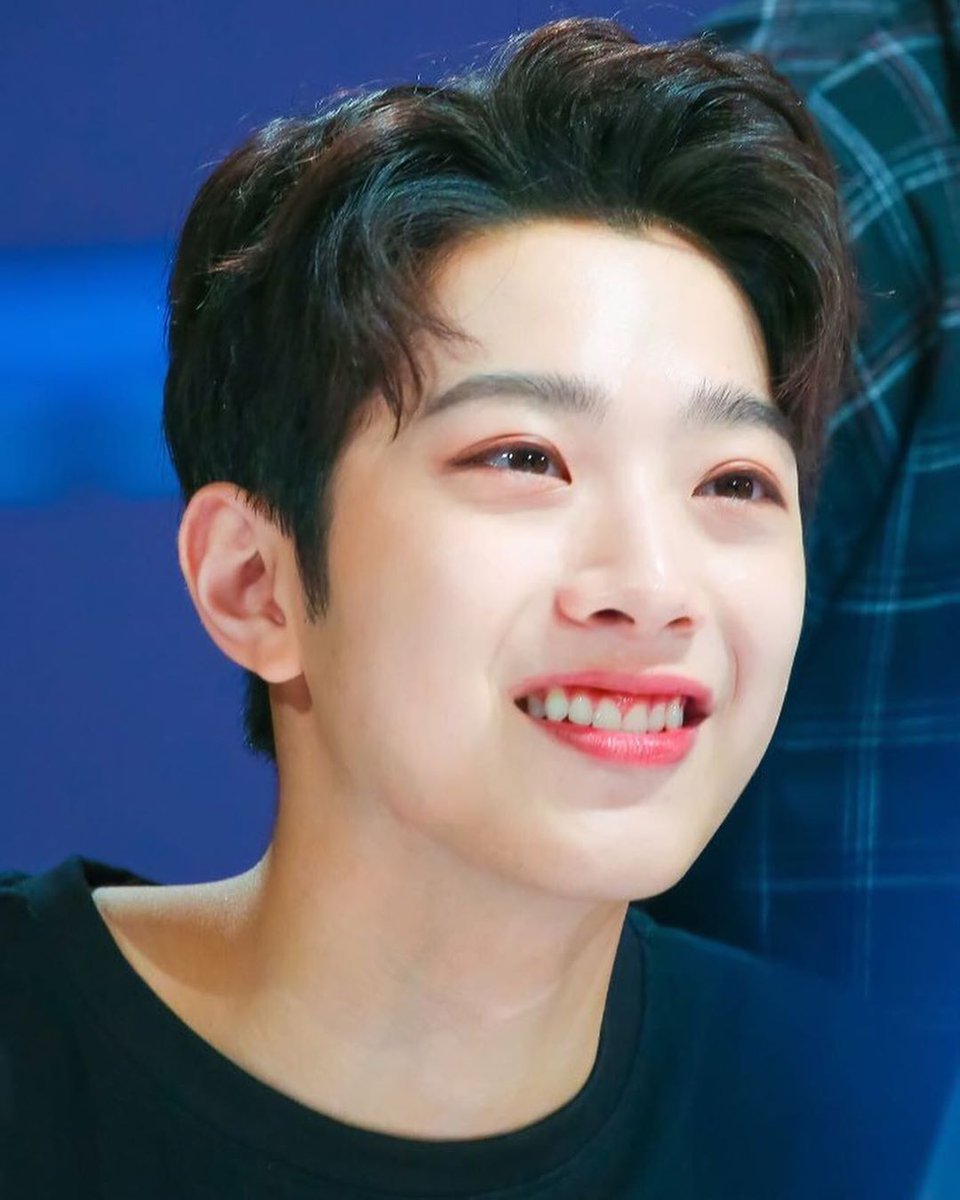 guanlin_sds's tweet photo. @SDSCYoojung hehe 👉👈 https://t.co/cNhMaukzQ0