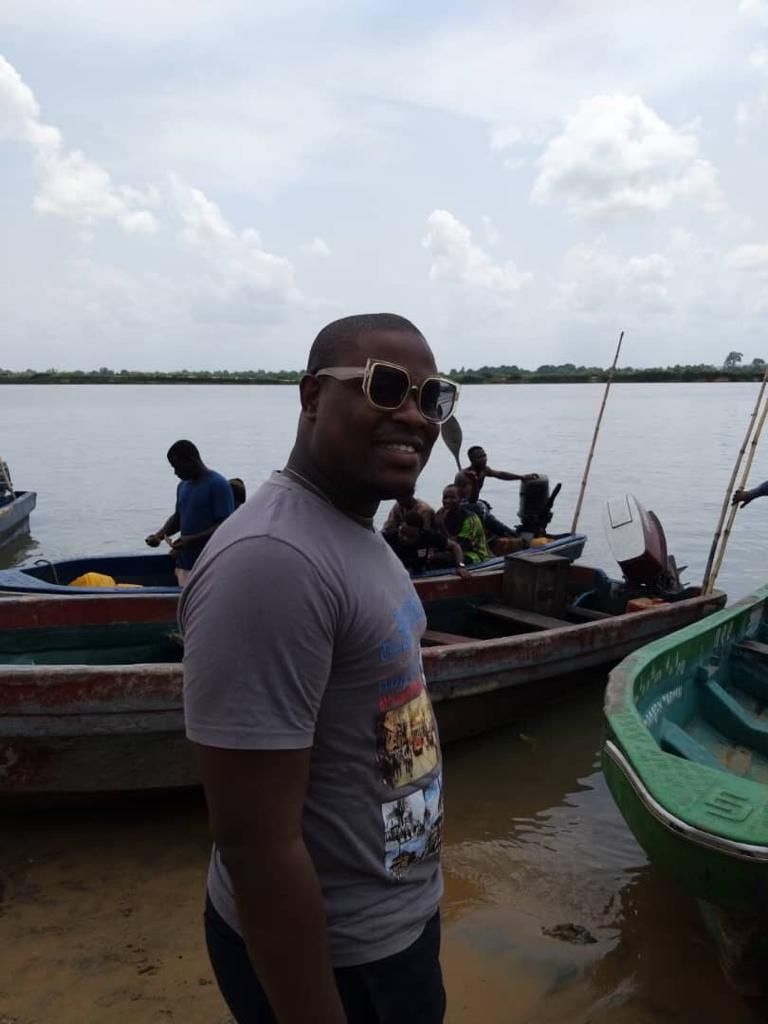Last year I took my friend and partner,  @TundeLeye to my homestead. In going to that area, we did not cross the Niger River (Oshimmiri in my native dialect) the way most people cross it these days. Rather, we went the old way.