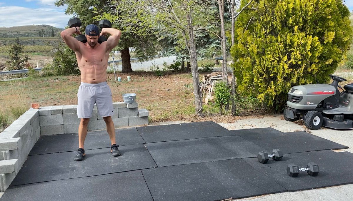 Joe_Bauer's tweet image. Cranking those last few reps. They hurt, but you’re almost done, so you don’t care. #getitdone #getbetterproject @GetBettrProject