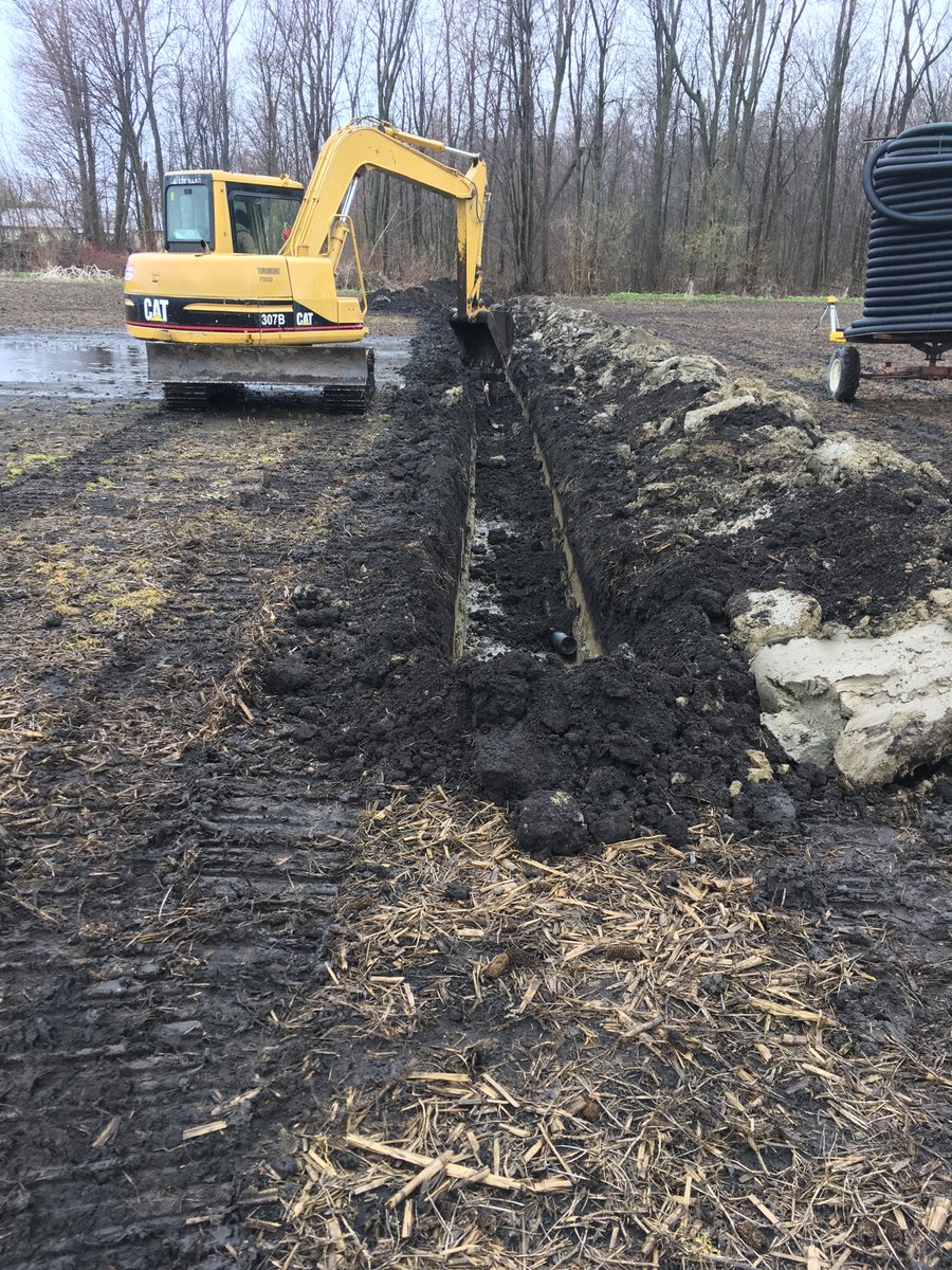 Patonfarms's tweet photo. Donβt really like the job, but love the results. #dryfields #plantprep #tile20 https://t.co/2q5vCKwrs9