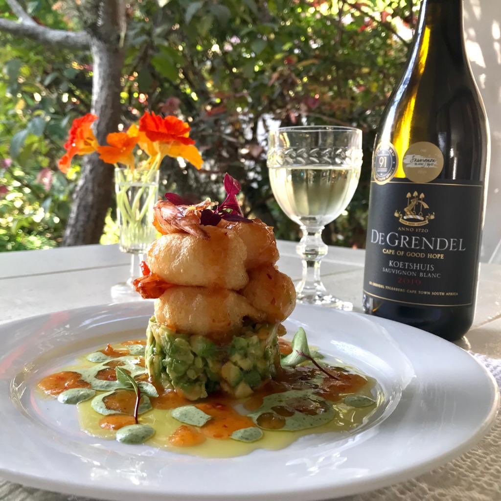 ChefIanBergh's tweet image. #Day31ofLockdown Lunch: Tempura fried prawns with sweet chilli sauce, basil dressing and avocado 

A beautiful pairing with our @degrendelwines Koetshuis Sauvignon Blanc

#SAWineLockdown #StayHome