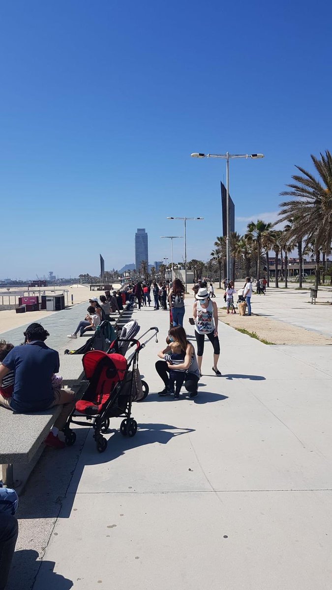 MartaGlee's tweet photo. Llevan quejándose de que no podían sacar a sus hijos desde el principio, de que el gobierno estaba haciendo una mierda y ahora resulta que los dejan salir y se confirma lo que ya pensábamos todos: los niños de esta generación tienen padres gilipollas e #irresponsables https://t.co/3md6wbetGW