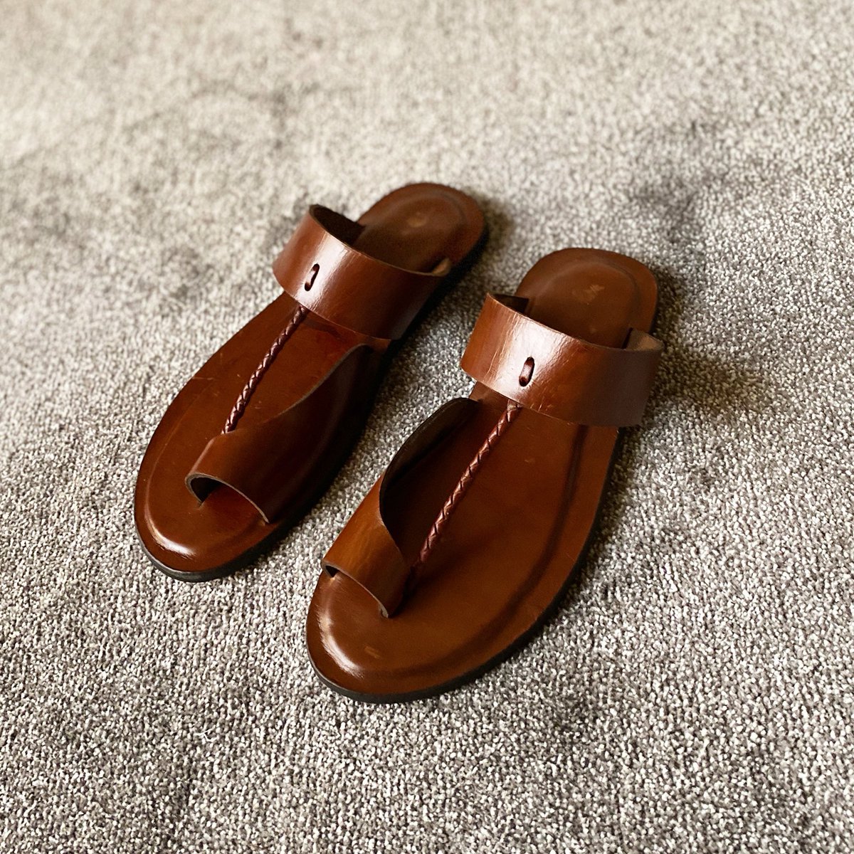 AllureByAly's tweet photo. Sandales en cuir
🏷 : 15.000 frs
#AllureByAly #AllureOfZeDay #Sandals #Fashion #ModeKorite #StayAtHome #SocialDistancing #WashYourHands #MadeInSenegal #Kebetu https://t.co/ryPsdkDRx5
