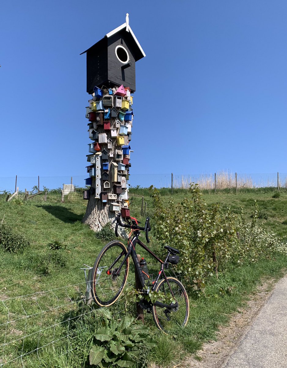 Iemand thuis?   Zeker die het penthouse heeft wil ik wel eens zien thuiskomen.