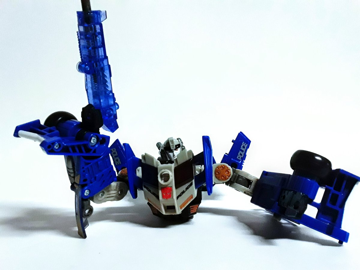 BOLT_578's tweet photo. For #ProwlWeek I'm show'n a little love to my only prowl figure. Behold, the gloriously weird majesty of energon prowl!
#Transformers #photograghy https://t.co/HXqyCYzY7S