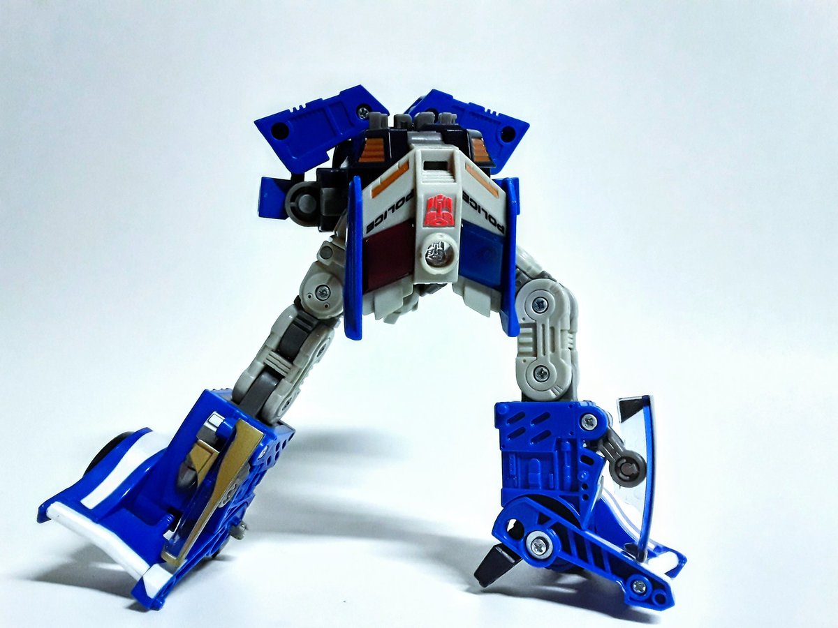 BOLT_578's tweet photo. For #ProwlWeek I'm show'n a little love to my only prowl figure. Behold, the gloriously weird majesty of energon prowl!
#Transformers #photograghy https://t.co/HXqyCYzY7S