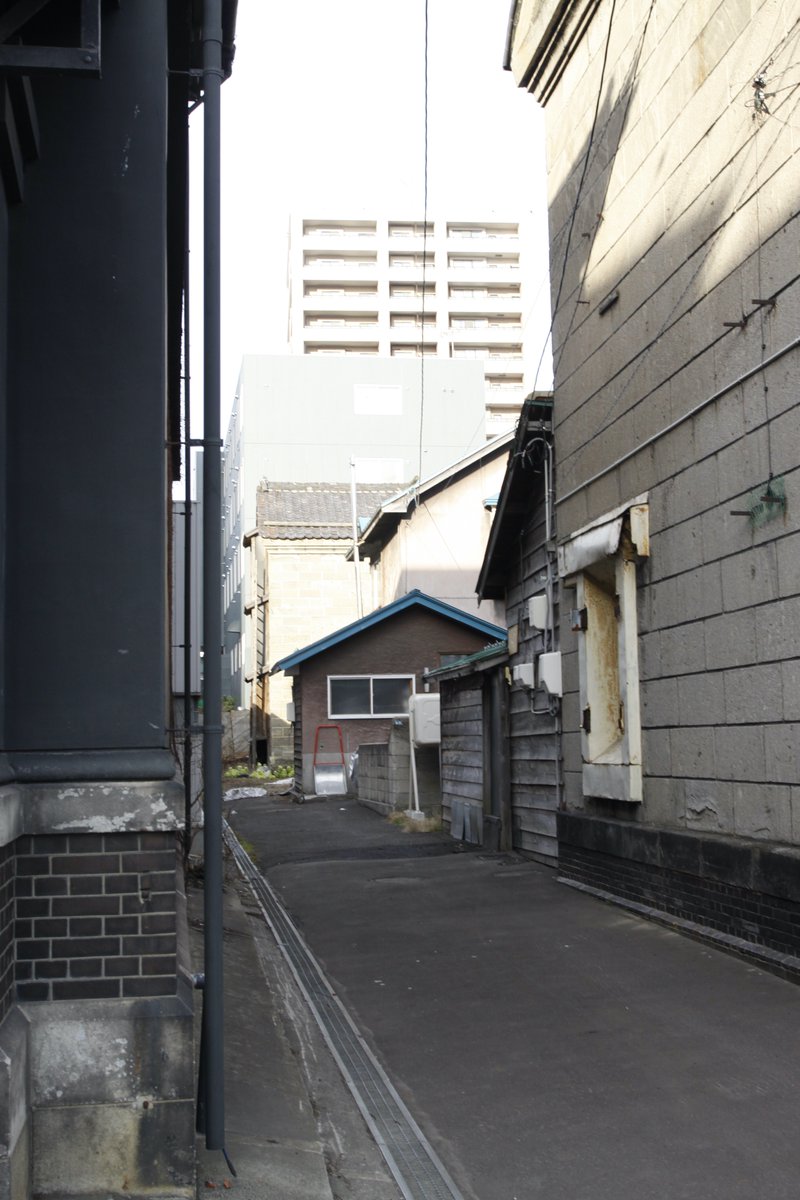 quzillayama's tweet image. こんばんは！おたる！

色内大通り出てきました。
旧川田商店。
外壁はかなり傷んでました。

#小樽よいとこ #小樽酔いとこ