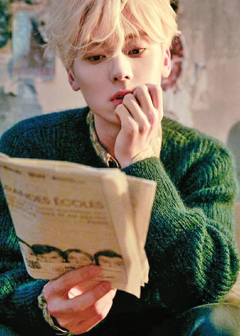 The_Nocturne__'s tweet photo. 해가 지고 달이 보이는 시간.

#NUEST #뉴이스트 #황민현 #MINHYUN https://t.co/bQ8MVtDtnY