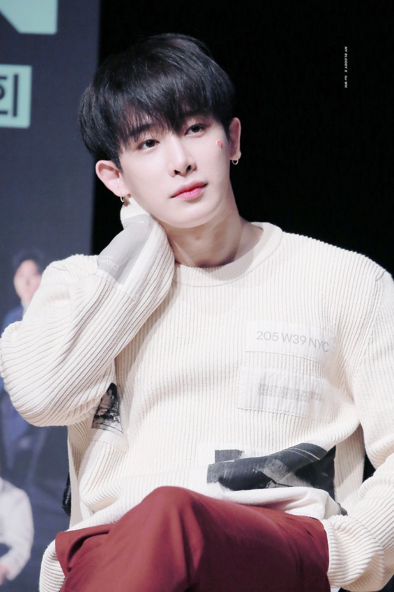 Monstaxturkey2's tweet photo. [TR/25.04.2020] Wonho Fankafe Güncellemesi 

🐰: "Stevia domateslerini yemeyi denediniz mi? Gerçekten tatlı. Tadı aynı, annemin ben çocukken hazırladığı şekerli domates gibi."

Kaynak: monstax_juju
📸:  my bloody x (Paylaşımdan bağımsızdır.) https://t.co/Ic8FGQcqaa