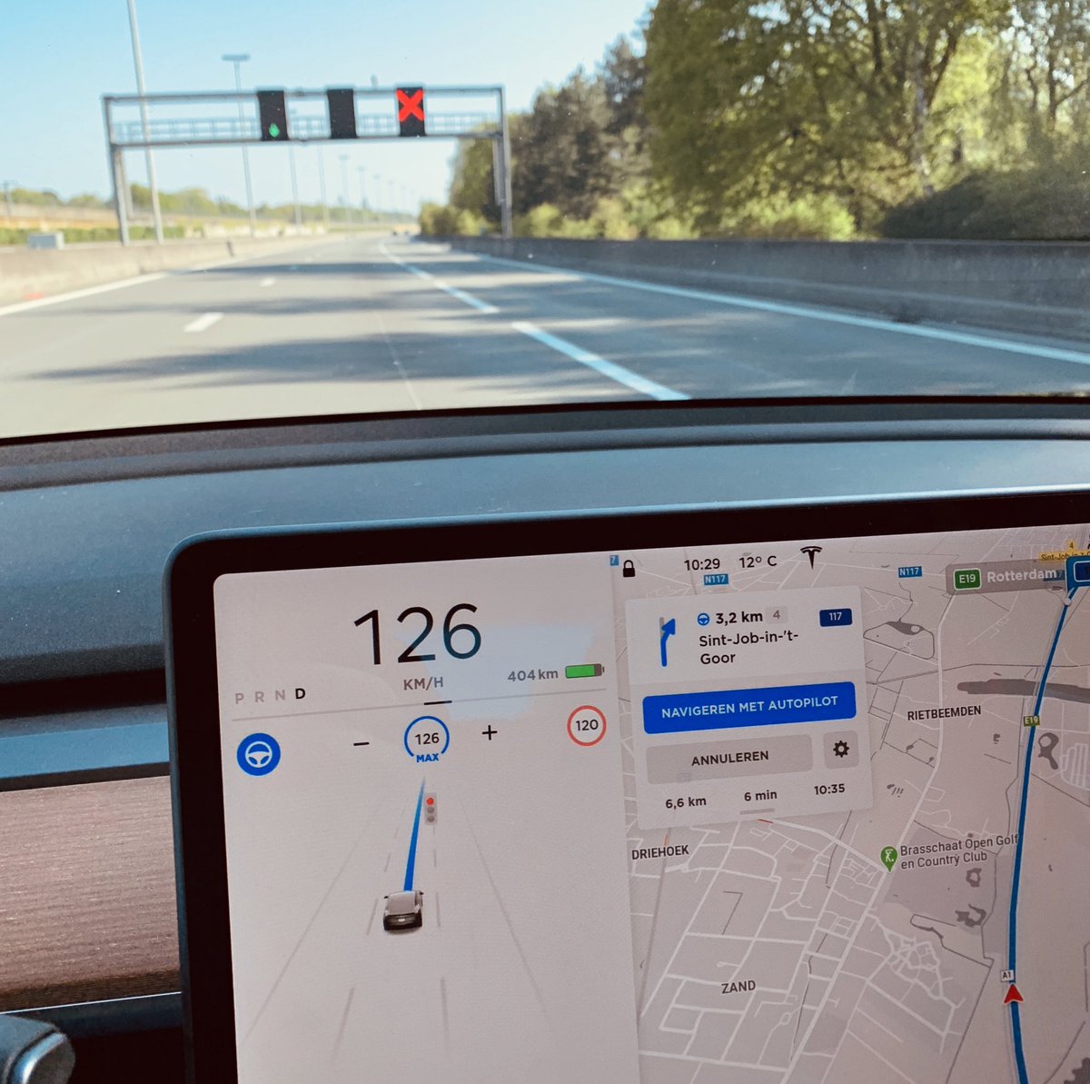 juan210481's tweet photo. Hopefully my Tesla won’t stop for this in the future :) I want to test early access @elonmusk #autopilot #visualization #tesla #Belgium https://t.co/XilXbDTt5e