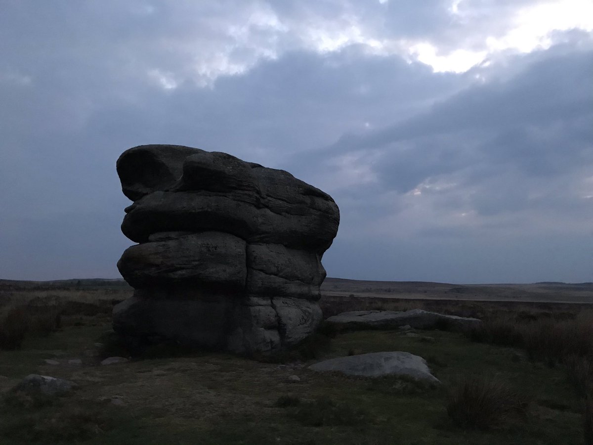 rc1972's tweet image. #2point6challenge Conroy family run challenge done. Children did 2.6 miles, Mrs C did 8 miles (2+6) and I did the 26.2 running up to the edge and back a few times. In aid of @mndassoc via JustGiving (search Richard Conroy). Tally so far £391 thanks so much, you people are great!