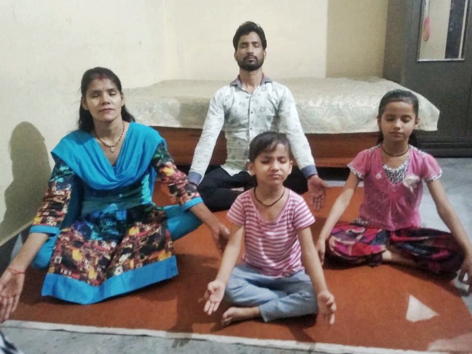 AtishiAAP's tweet image. Online #HappinessClass is helping families across Delhi remain strong and hopeful. Together we will all come out of these trying times as better human beings.