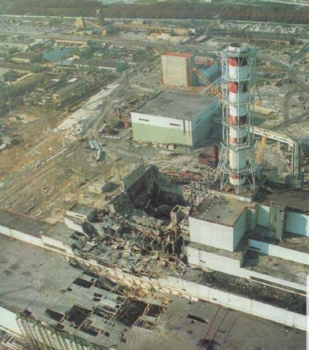 Sadece bir kişinin değil yüzlerce çocuk, bebek ve insanın ölümüne sebep oldu. O zaman orada ölen işçilerin tam rakamları bile asla verilmedi. Chernobyl, insanlık tarihine tekrar hırsın,paranın ve bencilliğin ne gibi sonuçlara sebep verdiğini anlatan, korkunç bir eser.
#Çernobil