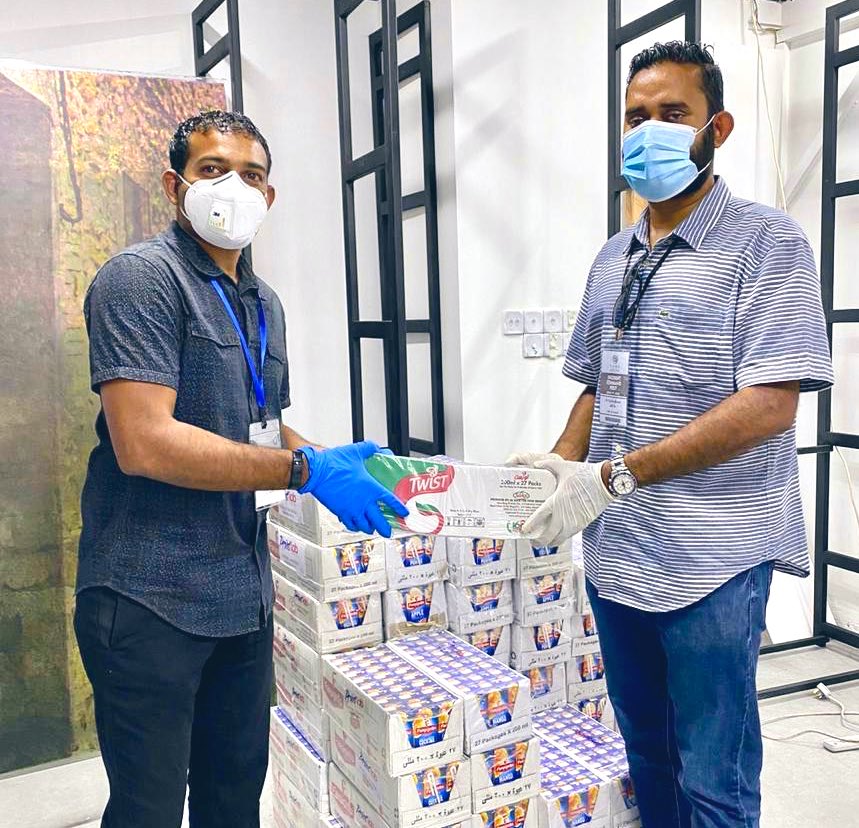 Male’ City councill AHBB gai masakaiy kuraa bidheyseenah  <a href="/PrintlabMV/">Printlab Creative</a>  faraathun hadhiyaakuri juice packet thakaai councilor <a href="/hussainlongey/">Hussain Shareef</a> havaalu vun. Thank you 😊 
#StayHome #StaySafe
