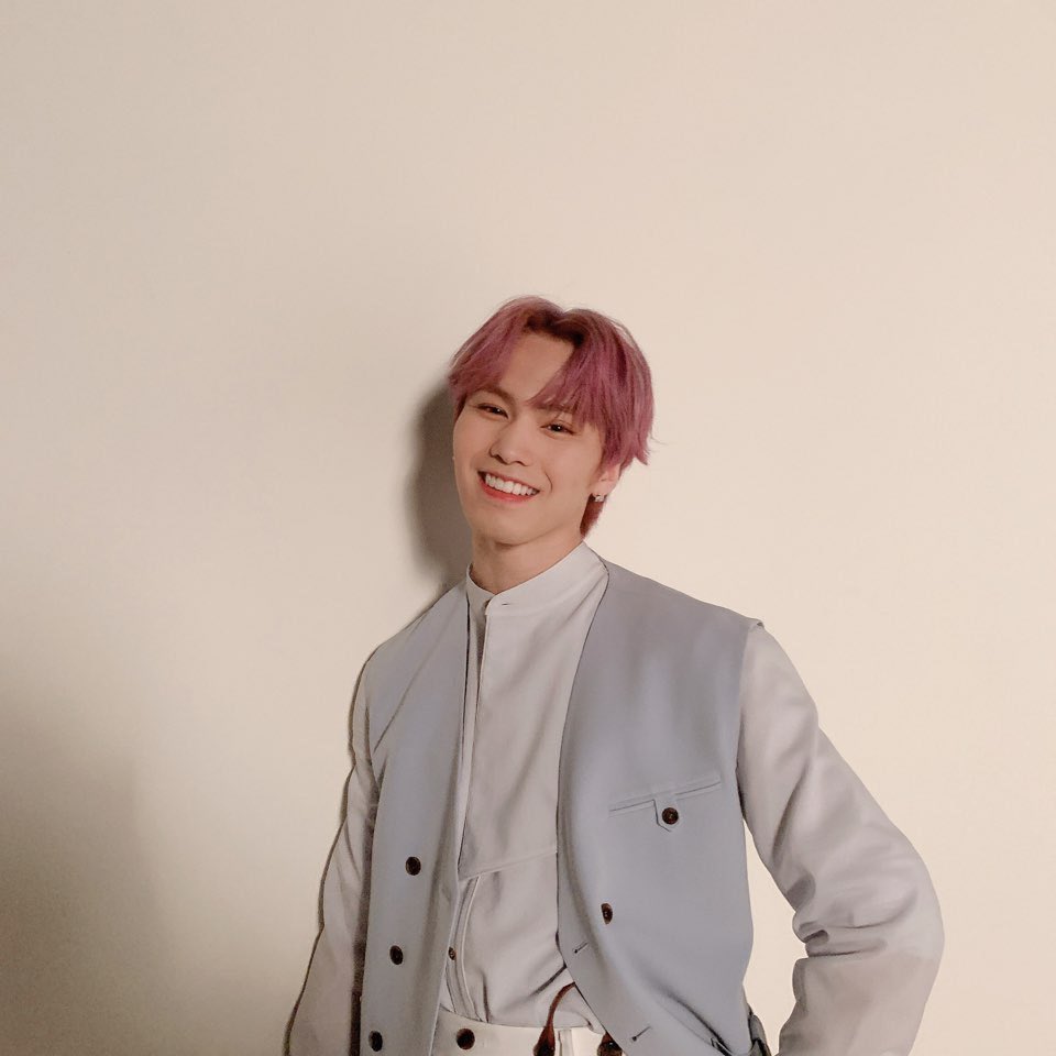 astrofireworks_'s tweet photo. [TRANS] 200426 ASTRO Rocky Weibo

I hope today everyone can have sweet dreams too~ 🚪 🧳

⇢ [ #ASTRO | #라키 | #朴敏赫 ] https://t.co/IrLWQ3M7pb
