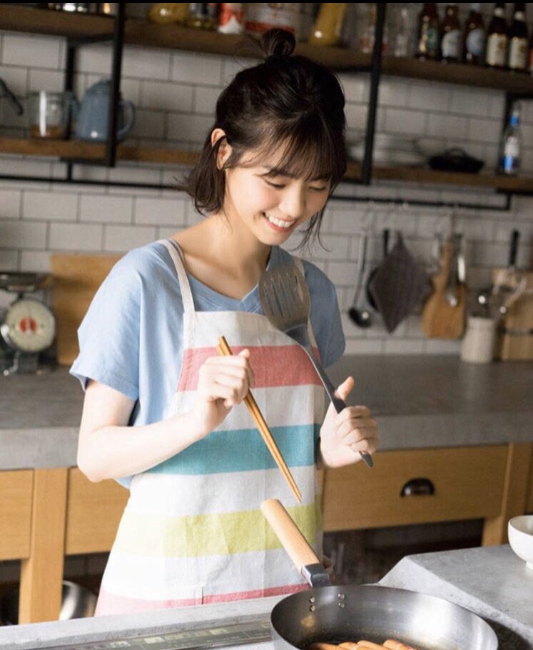 Ashu Shuas 白 ねえ 七瀬 今夜は七瀬ちゃんの好きな煮込み料理でーす 西 やったあ でも まいやん なな まいやんのご飯好きやけど ななは ゆっくりコトコト煮込んだお料理作っとると ずっとまいやん おうちにおるから 好きなんやけど