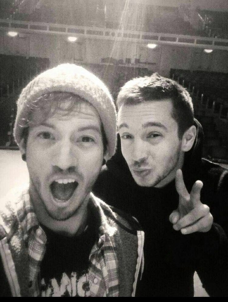 21 пилот группа. Twenty one pilots 2015. Three twenty one. Three twenty one. 21 pilots.