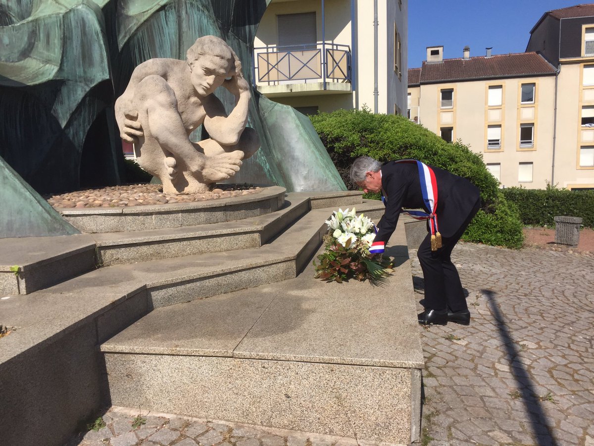 Ce matin, malgré le confinement  j’ai tenu à rendre hommage aux victimes de la Déportation! @MontignylesMetz <a href="/MetzMetropole/">RL-57</a> <a href="/regiongrandest/">Région Grand Est</a>