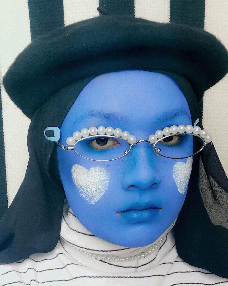 the make up looks on myself :