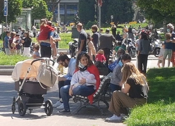 MiguelGH_17's tweet photo. Hoy no tendréis la “cara dura” de salir a aplaudir a las 20:00, verdad??? Si hay una recaída recuerda, es culpa de esos padres  #irresponsables, no del gobierno https://t.co/PfBahvAyvr
