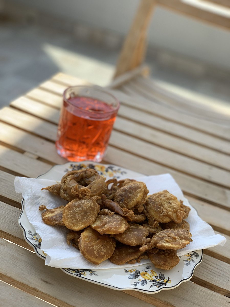 People have always asked me what my must have item for Iftar is...Well here I present to you.Le Pakorazz!!!!
May Allah bless us all and accept our 2nd roza of this holy month. (Ameen)
So what's your #musthave item for iftaar?? 
#ramzan2020 #pakoraplatter #musthaveitems #stayhome