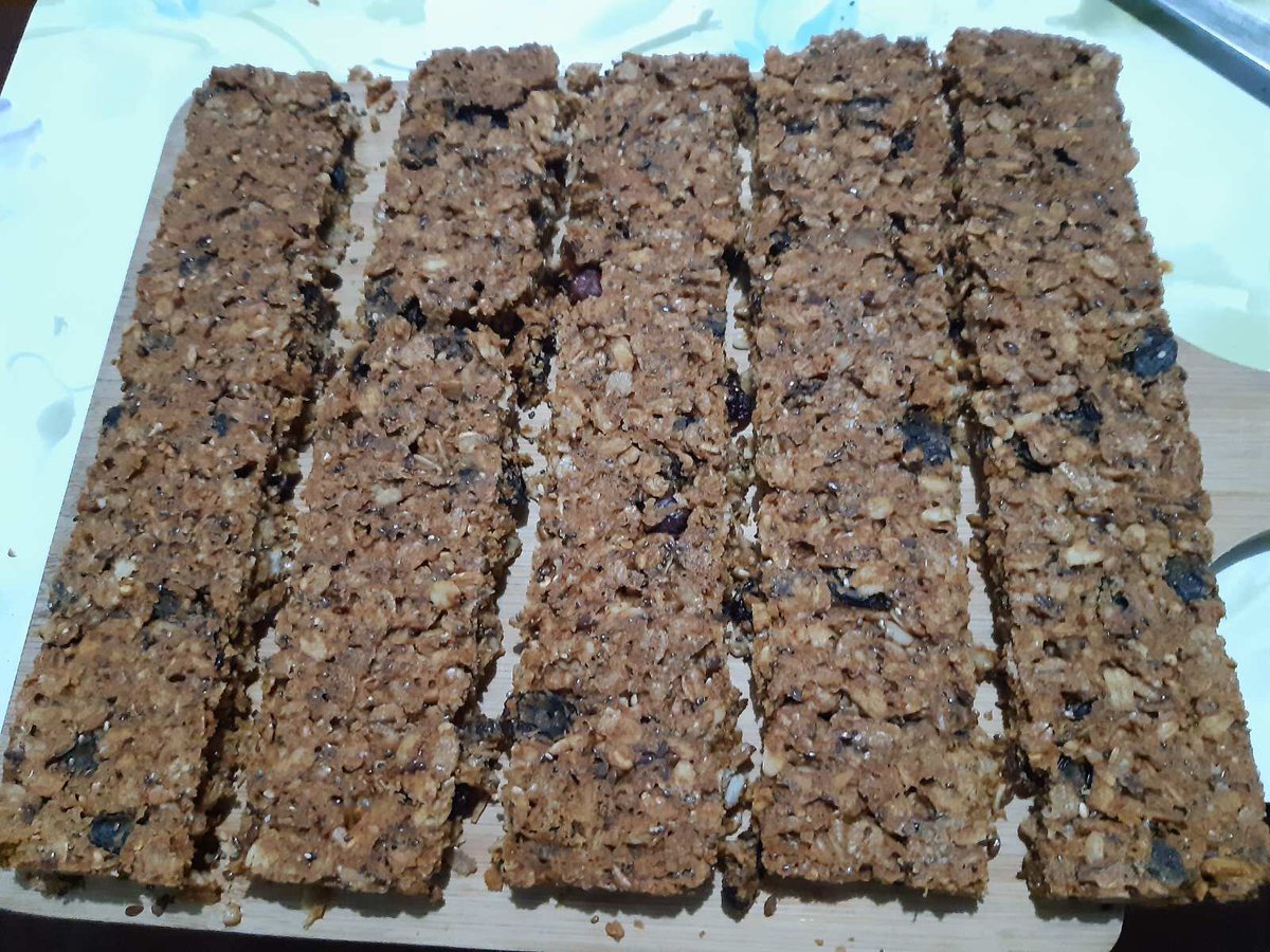 Baked this granola bar for my pre and post workout snacks