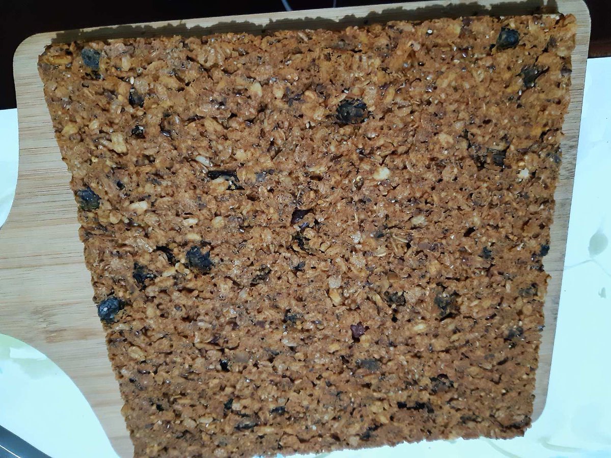 Baked this granola bar for my pre and post workout snacks