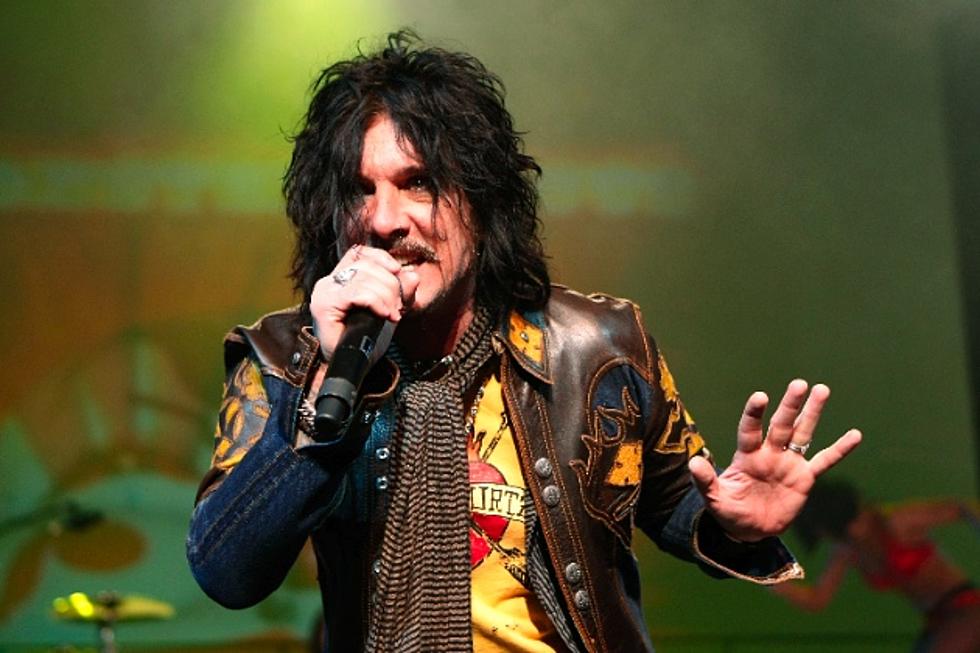 John Corabi: "Horseshoes And Hand Grenades" (Biografía) + Solo álbum (2022) EWiQbA1XgAAJaaE?format=jpg&name=medium