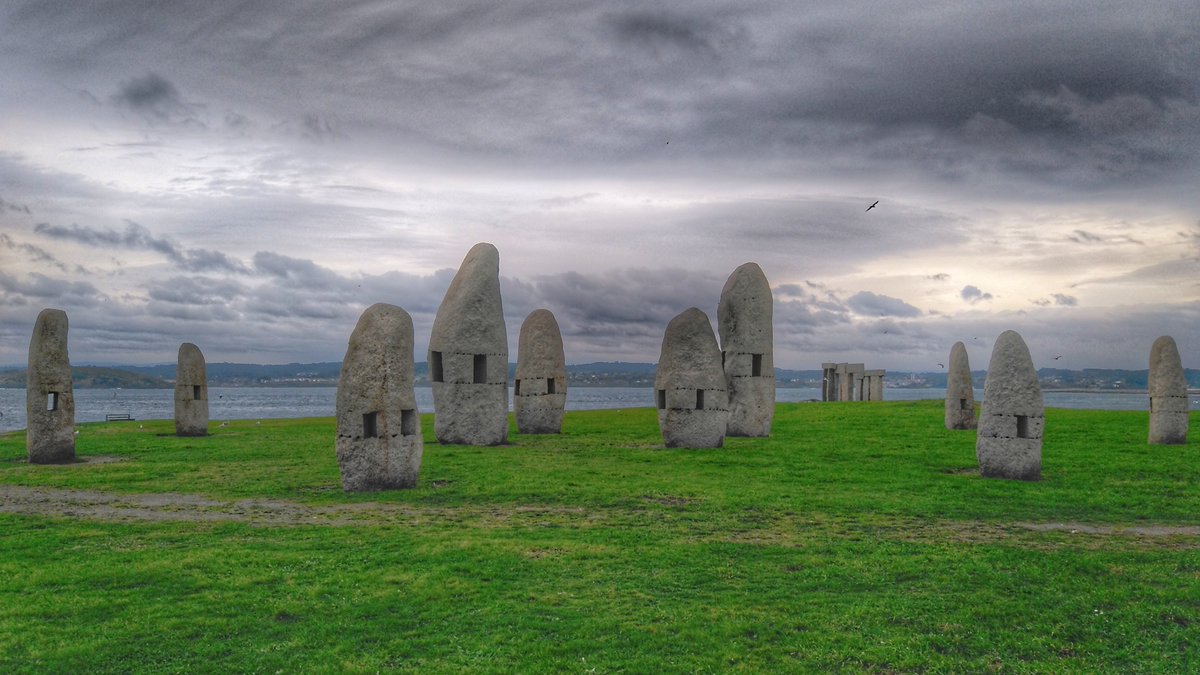 ... & so when we see Neolithic & Bronze Age monumental forms continuing to be created, I wonder what is it that still draws us back to these forms & arrangements, ....  …https://heritagelandscapecreativity.wordpress.com/2018/02/11/past-inspired-sculpture-8/Image Menhirs for Peace by Galician Sculptor Manolo Paz. #MuseumsUnlocked 12/13