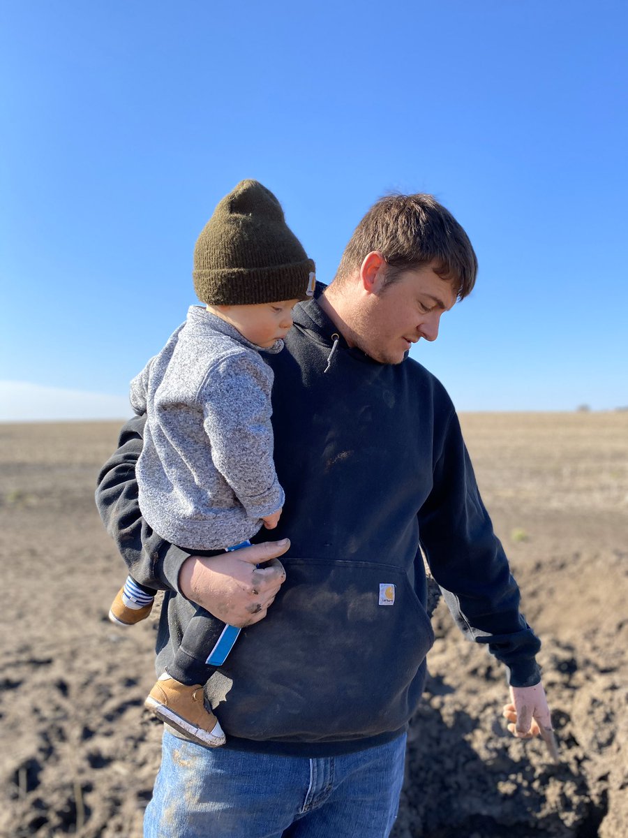 K84IAST8's tweet photo. Learning’ him young. #fixingtile #playinginmud #farmkid #farmboys https://t.co/lAWEKwW2Zx