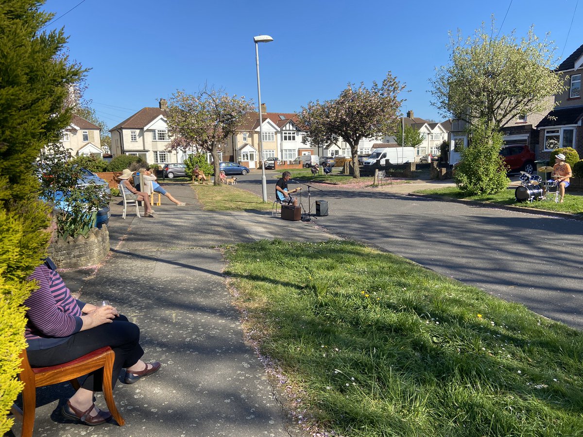 MoTalking's tweet image. Last weekend we did an experiment, jamming together with my neighbour in our street, social distance observed. What an amazing time, especially with this weather. Blessed I’m able to do that where we live, and bring some smiles to the neighbourhood.