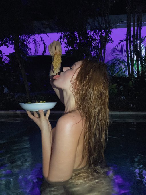 I know you&rsquo;d like my nudels 😇 https://t.co/aibJhvemZA https://t.co/BspPQy20VH<a href="/tag/newavatar"class="tags"><span>#newavatar</span></a>