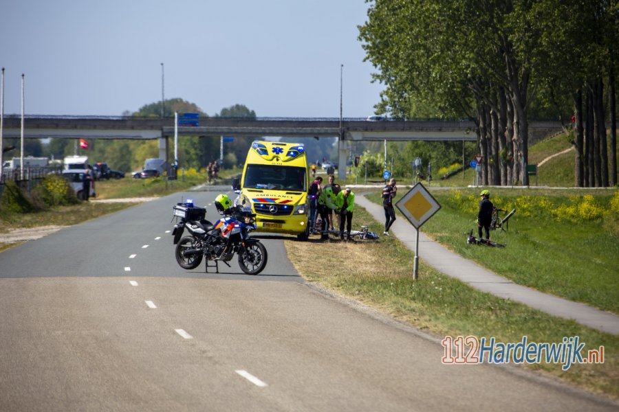 Wielrenner gewond na harde val in #Zeewolde. 112Harderwijk.