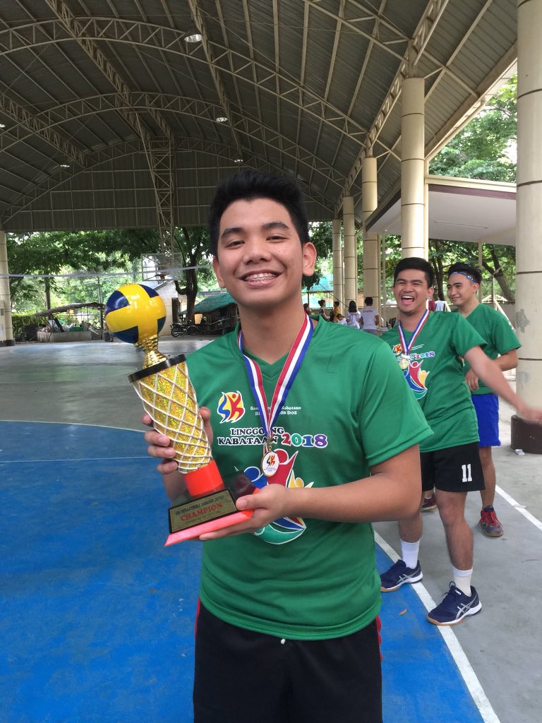 jpdcstro_'s tweet image. Growing up I always get questions like "Bakla ka ba?" "Bakit ang lambot mo?" "Bakit parang babae ka kumilos?" I have never officially come out, but I'm not gay. I identify myself as a bisexual and I see nothing wrong with that. I'm finally out of my closet, at last I won. 🥳🏳️‍🌈