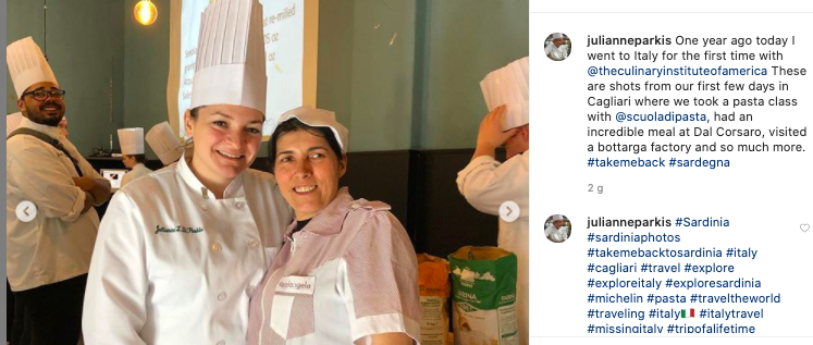 sardiniaweb's tweet photo. Un bellissimo ricordo di un anno fa: il mio laboratorio di #pasta con 24 studentesse e studenti del #CIA (Culinary Institute of America) venuti in #Sardegna per scoprire le nostre tradizioni culinarie https://t.co/SYVW7yBT2B 
#pastaclass #handmadepasta #cagliari #food https://t.co/EdGq2zcLs4
