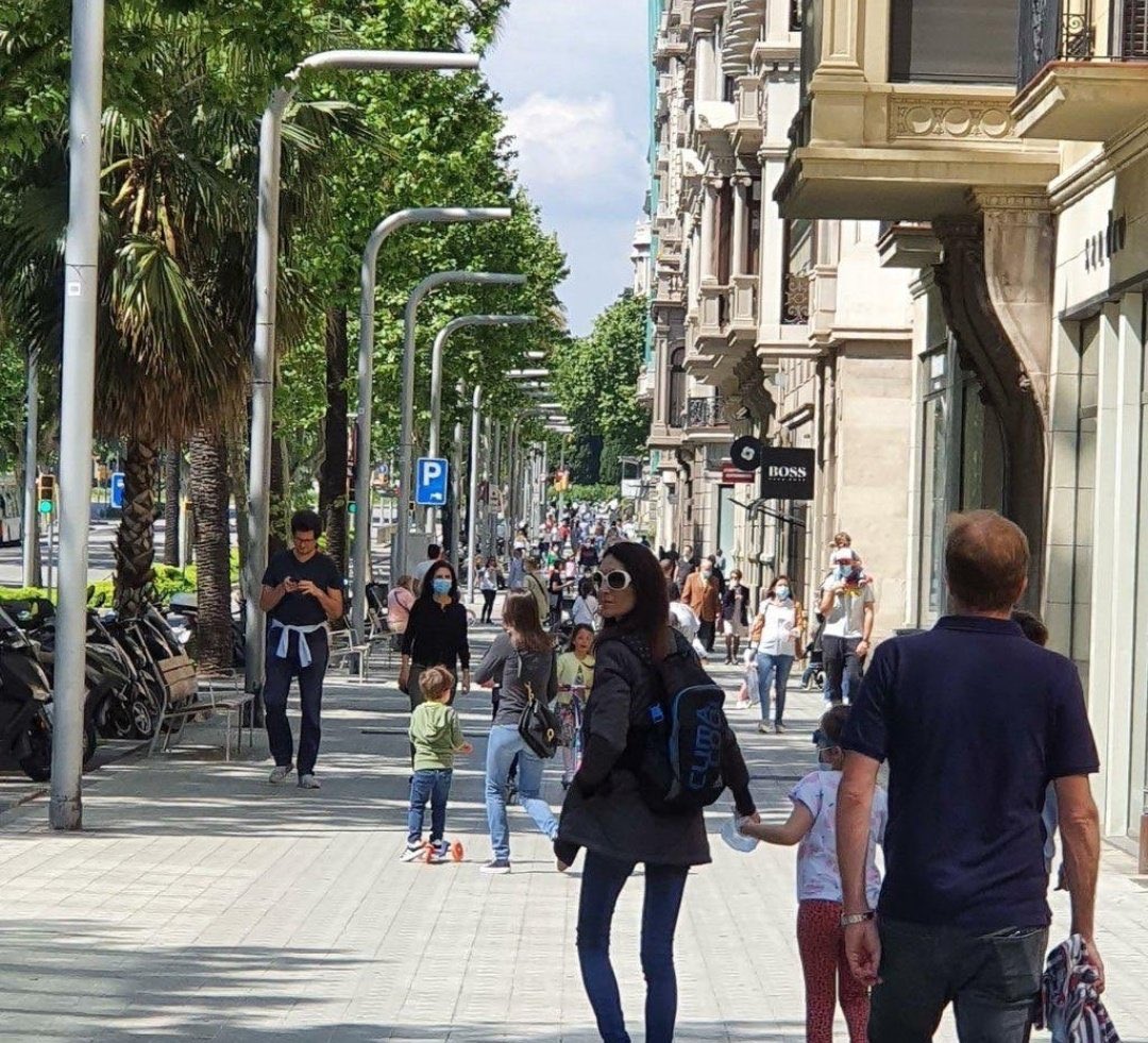 fsuarez_rrll's tweet photo. Luego cacerolada contra el Gobierno pero si dice muy claramente:

1 paseo al día
Máximo= 3 niños
Duración= 1 hora
Distancia= 1 km
Hora= entre 9:00 y 21:00h
Separación= 1 - 2m
Acompaña un adulto responsable

Pero claro, la culpa del Gobierno que no dijo nada de los #irresponsables https://t.co/heN5GyiKRh