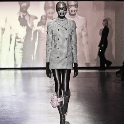 TopModelElite's tweet image. Las mascarillas acabarán siendo un complemento y una forma de expresar moda