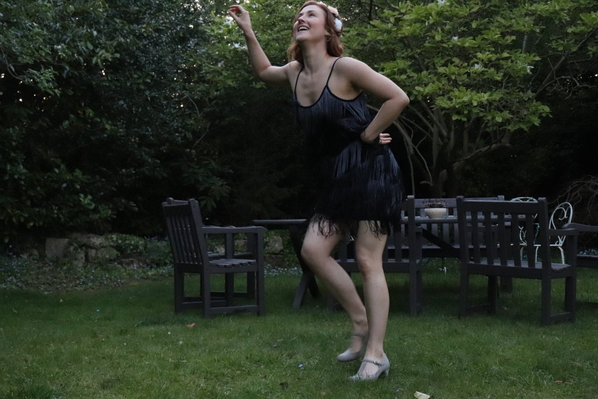 Tonight at 7pm I'll be live streaming as I dance down my very long road to entertain my neighbours! 
You can watch by going to facebook.com/swingdanceonli… 
#swingdance #dancinginthestreet
